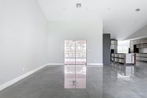 Casa en venta en Cape Coral, Florida, 3 dormitorios, 209.68 m2 № 1906144 - foto 3