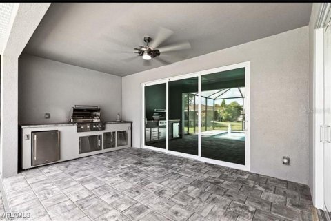 House in Cape Coral, Florida 3 bedrooms, 160.35 sq.m. № 2108753 - photo 5