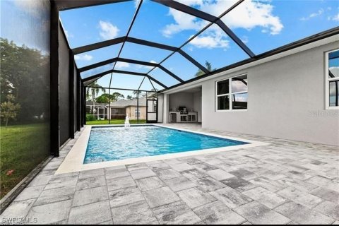House in Cape Coral, Florida 3 bedrooms, 160.35 sq.m. № 2108753 - photo 3