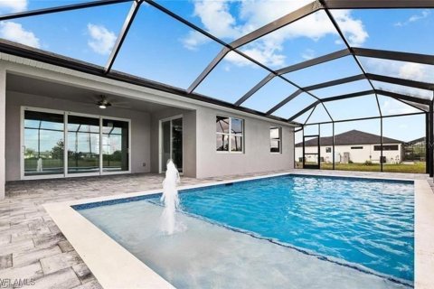 House in Cape Coral, Florida 3 bedrooms, 160.35 sq.m. № 2108753 - photo 4