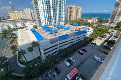 Снять в аренду кондоминиум в Халландейл-Бич, Флорида 50.63м2, № 1817647 - фото 27