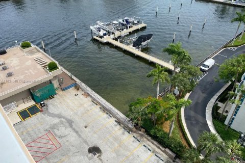 Condo in Hallandale Beach, Florida № 1817647 - photo 5