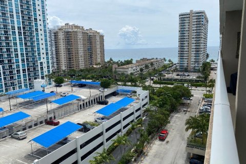 Condo in Hallandale Beach, Florida № 1817647 - photo 4