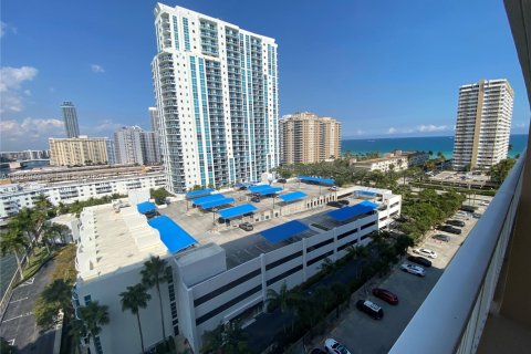 Снять в аренду кондоминиум в Халландейл-Бич, Флорида 50.63м2, № 1817647 - фото 26