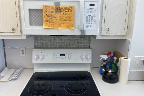 Condo in Hallandale Beach, Florida № 1817647 - photo 17