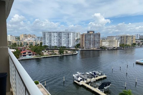 Condo in Hallandale Beach, Florida № 1817647 - photo 3