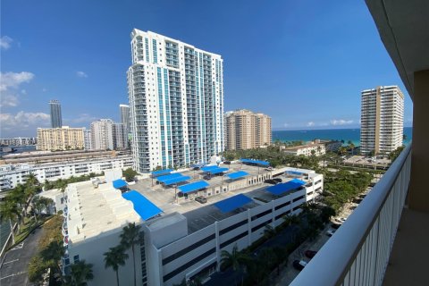 Снять в аренду кондоминиум в Халландейл-Бич, Флорида 50.63м2, № 1817647 - фото 28