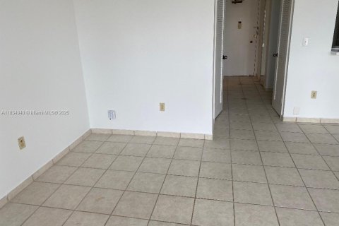 Condo in Hallandale Beach, Florida № 1817647 - photo 13