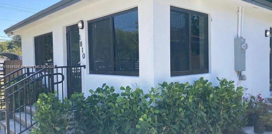 Casa en Miami, Florida 3 dormitorios, 82.5 m2 № 1864478