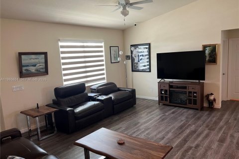 Villa ou maison à louer à LaBelle, Floride: 3 chambres, 138.8 m2 № 2028939 - photo 4