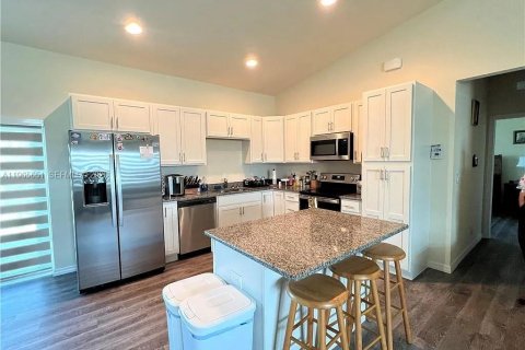 Villa ou maison à louer à LaBelle, Floride: 3 chambres, 138.8 m2 № 2028939 - photo 3