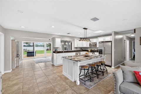 House in Orlando, Florida 3 bedrooms, 148.83 sq.m. № 2150208 - photo 7