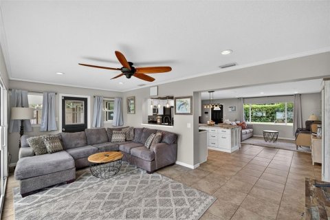 House in Orlando, Florida 3 bedrooms, 148.83 sq.m. № 2150208 - photo 6