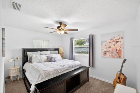 House in Orlando, Florida 3 bedrooms, 148.83 sq.m. № 2150208 - photo 15