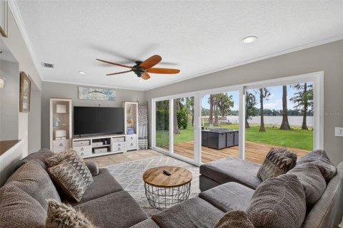 House in Orlando, Florida 3 bedrooms, 148.83 sq.m. № 2150208 - photo 4