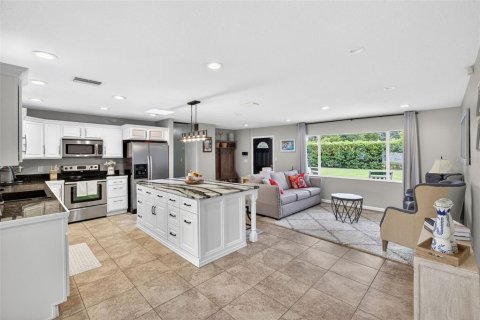 House in Orlando, Florida 3 bedrooms, 148.83 sq.m. № 2150208 - photo 8