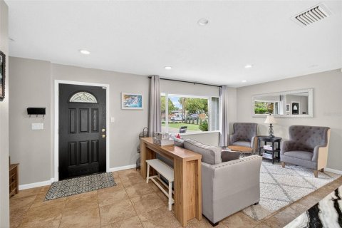 House in Orlando, Florida 3 bedrooms, 148.83 sq.m. № 2150208 - photo 10