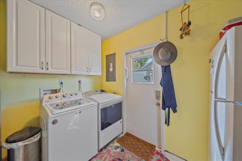House in Sarasota, Florida 3 bedrooms, 123.93 sq.m. № 1824688 - photo 23