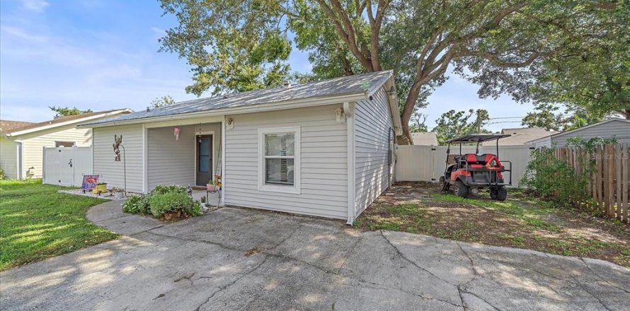 House in Sarasota, Florida 3 bedrooms, 123.93 sq.m. № 1824688