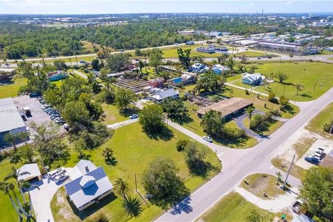 Immobilier commercial à vendre à Punta Gorda, Floride № 2021496 - photo 5