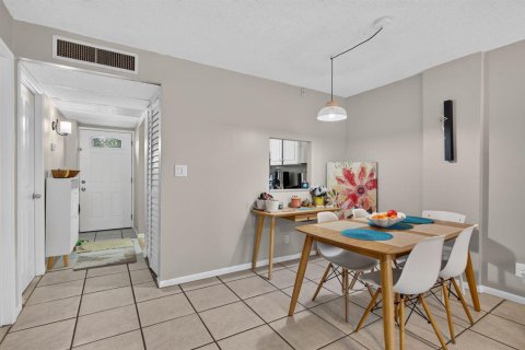 Condo in Oakland Park, Florida, 2 bedrooms  № 2241032 - photo 9