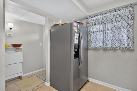 Condo in Oakland Park, Florida, 2 bedrooms  № 2241032 - photo 7