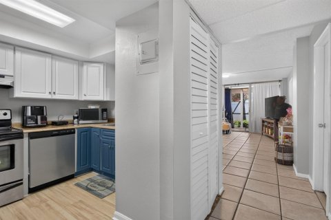 Condo in Oakland Park, Florida, 2 bedrooms  № 2241032 - photo 3