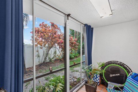 Condo in Oakland Park, Florida, 2 bedrooms  № 2241032 - photo 14