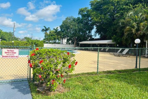Condo in Oakland Park, Florida, 2 bedrooms  № 2241032 - photo 27