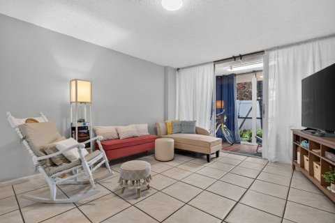 Condo in Oakland Park, Florida, 2 bedrooms  № 2241032 - photo 12