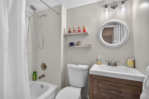 Condo in Oakland Park, Florida, 2 bedrooms  № 2241032 - photo 23