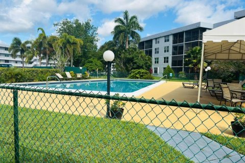 Condo in Oakland Park, Florida, 2 bedrooms  № 2241032 - photo 26