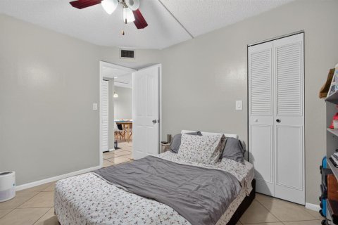Condo in Oakland Park, Florida, 2 bedrooms  № 2241032 - photo 21