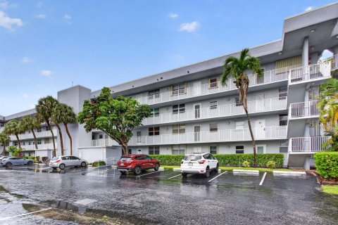 Condo in Oakland Park, Florida, 2 bedrooms  № 2241032