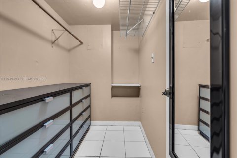 Casa en venta en Miami, Florida, 3 dormitorios, 153.1 m2 № 2002955 - foto 19