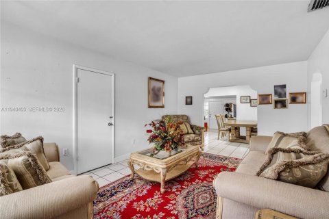 Casa en venta en Miami, Florida, 3 dormitorios, 153.1 m2 № 2002955 - foto 4