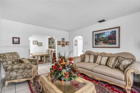 Casa en venta en Miami, Florida, 3 dormitorios, 153.1 m2 № 2002955 - foto 5