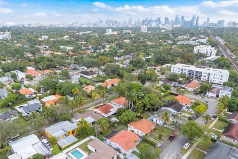 Casa en venta en Miami, Florida, 3 dormitorios, 153.1 m2 № 2002955 - foto 26