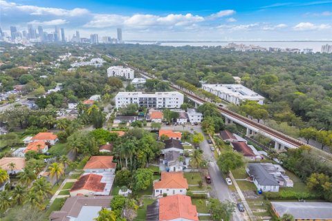 Casa en venta en Miami, Florida, 3 dormitorios, 153.1 m2 № 2002955 - foto 24