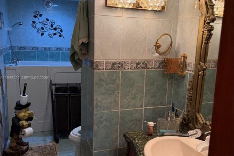 Condominio en venta en Hallandale Beach, Florida, 2 dormitorios, 135.17 m2 № 2002280 - foto 20