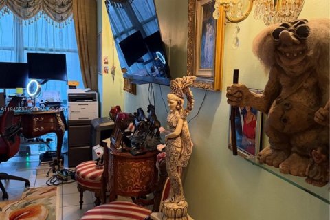 Condominio en venta en Hallandale Beach, Florida, 2 dormitorios, 135.17 m2 № 2002280 - foto 13