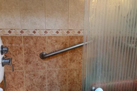 Condominio en venta en Hallandale Beach, Florida, 2 dormitorios, 135.17 m2 № 2002280 - foto 8