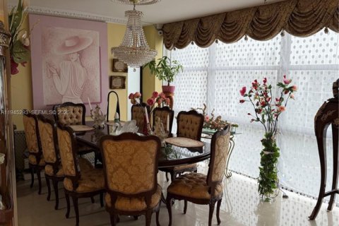 Condominio en venta en Hallandale Beach, Florida, 2 dormitorios, 135.17 m2 № 2002280 - foto 5