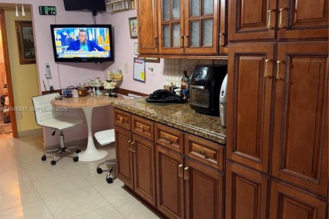 Condominio en venta en Hallandale Beach, Florida, 2 dormitorios, 135.17 m2 № 2002280 - foto 3