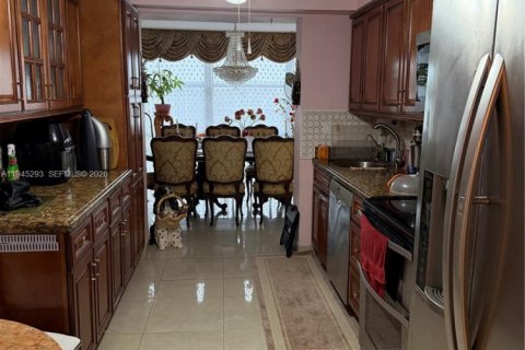 Condominio en venta en Hallandale Beach, Florida, 2 dormitorios, 135.17 m2 № 2002280 - foto 7