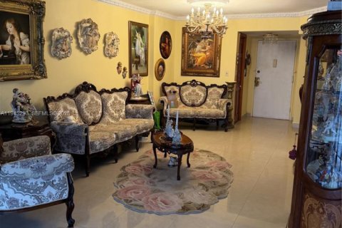 Condominio en venta en Hallandale Beach, Florida, 2 dormitorios, 135.17 m2 № 2002280 - foto 4