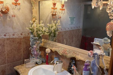 Condominio en venta en Hallandale Beach, Florida, 2 dormitorios, 135.17 m2 № 2002280 - foto 9