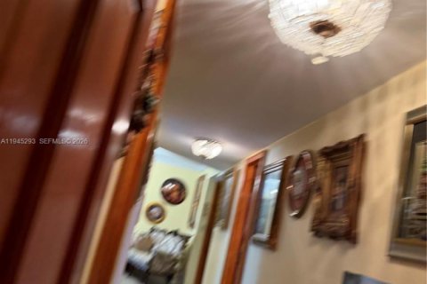 Condominio en venta en Hallandale Beach, Florida, 2 dormitorios, 135.17 m2 № 2002280 - foto 17