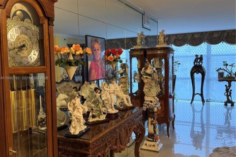 Condominio en venta en Hallandale Beach, Florida, 2 dormitorios, 135.17 m2 № 2002280 - foto 6