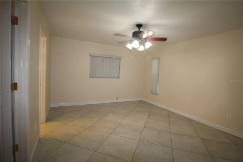 Villa ou maison à louer à North Port, Floride: 3 chambres, 157.93 m2 № 2345353 - photo 10